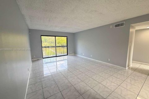 Снять в аренду кондоминиум в Уэст-Палм-Бич, Флорида 2 спальни, 78.97м2, № 2066092 - фото 3