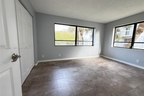 Снять в аренду кондоминиум в Уэст-Палм-Бич, Флорида 2 спальни, 78.97м2, № 2066092 - фото 11