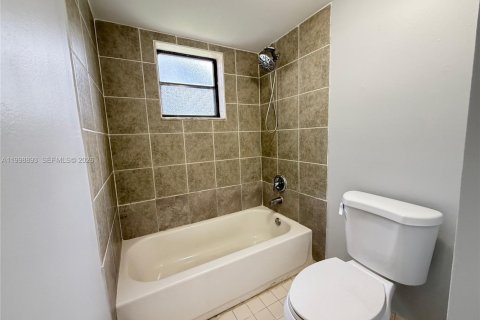 Снять в аренду кондоминиум в Уэст-Палм-Бич, Флорида 2 спальни, 78.97м2, № 2066092 - фото 10