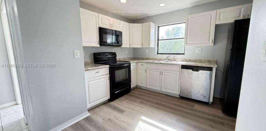 Кондоминиум с 2 спальнями в Уэст-Палм-Бич, Флорида № 2066092