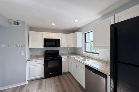 Снять в аренду кондоминиум в Уэст-Палм-Бич, Флорида 2 спальни, 78.97м2, № 2066092 - фото 2