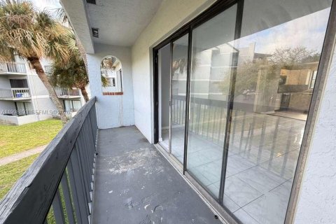 Снять в аренду кондоминиум в Уэст-Палм-Бич, Флорида 2 спальни, 78.97м2, № 2066092 - фото 15