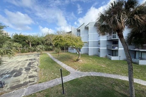 Снять в аренду кондоминиум в Уэст-Палм-Бич, Флорида 2 спальни, 78.97м2, № 2066092 - фото 21