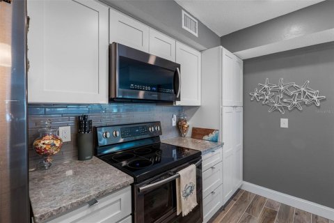 Купить кондоминиум в Редингтон-Шорс, Флорида 7 комнат, 99.41м2, № 2229102 - фото 14