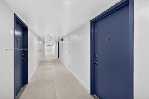 Copropriété à vendre à Miami Beach, Floride: 2 chambres, 104.24 m2 № 2042073 - photo 30