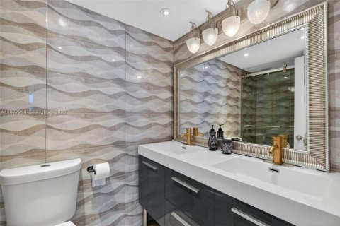 Copropriété à vendre à Miami Beach, Floride: 2 chambres, 104.24 m2 № 2042073 - photo 17