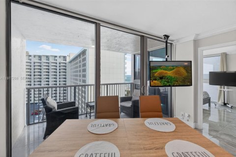 Copropriété à vendre à Miami Beach, Floride: 2 chambres, 104.24 m2 № 2042073 - photo 10