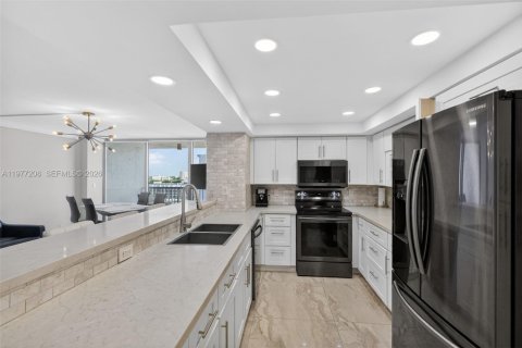 Copropriété à vendre à Miami Beach, Floride: 2 chambres, 104.24 m2 № 2042073 - photo 4