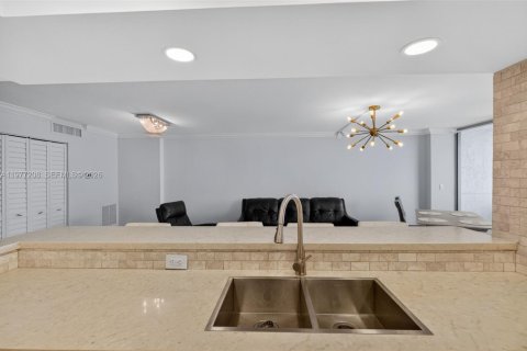 Copropriété à vendre à Miami Beach, Floride: 2 chambres, 104.24 m2 № 2042073 - photo 7