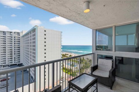 Copropriété à vendre à Miami Beach, Floride: 2 chambres, 104.24 m2 № 2042073 - photo 21