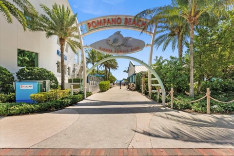 Copropriété à vendre à Pompano Beach, Floride: 1 chambre, 72 m2 № 2251476 - photo 2