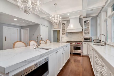Casa en venta en Tampa, Florida, 5 dormitorios, 545.71 m2 № 1795172 - foto 7