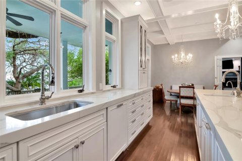 Casa en venta en Tampa, Florida, 5 dormitorios, 545.71 m2 № 1795172 - foto 5