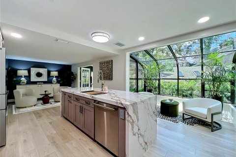 Townhouse in Longwood, Florida 4 bedrooms, 240.62 sq.m. № 2238614 - photo 2