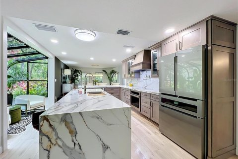 Townhouse in Longwood, Florida 4 bedrooms, 240.62 sq.m. № 2238614 - photo 3
