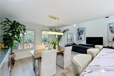 Townhouse in Longwood, Florida 4 bedrooms, 240.62 sq.m. № 2238614 - photo 11