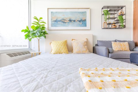 Casa en alquiler en Hialeah, Florida № 2033211 - foto 4