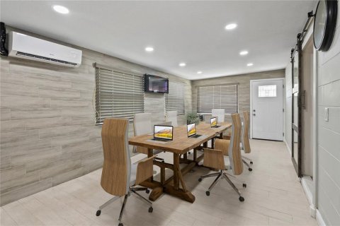 Immobilier commercial à louer à Orlando, Floride: 166.85 m2 № 2101180 - photo 3