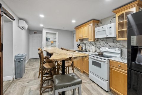 Immobilier commercial à louer à Orlando, Floride: 166.85 m2 № 2101180 - photo 10