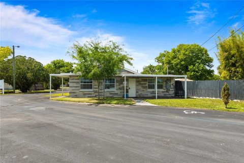 Immobilier commercial à louer à Orlando, Floride: 166.85 m2 № 2101180 - photo 2