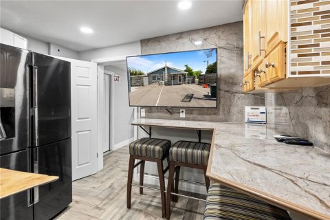 Immobilier commercial à louer à Orlando, Floride: 166.85 m2 № 2101180 - photo 13