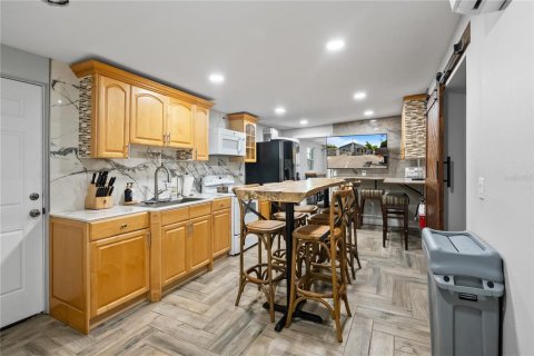 Immobilier commercial à louer à Orlando, Floride: 166.85 m2 № 2101180 - photo 11