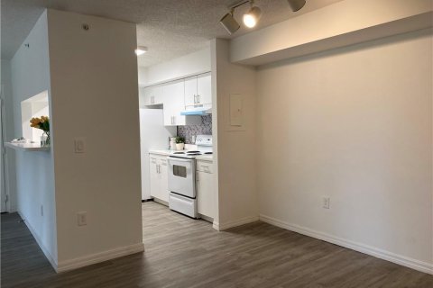 Condo in Miramar, Florida, 2 bedrooms  № 2190752 - photo 4