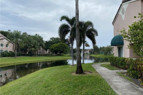 Condo in Miramar, Florida, 2 bedrooms  № 2190752 - photo 26