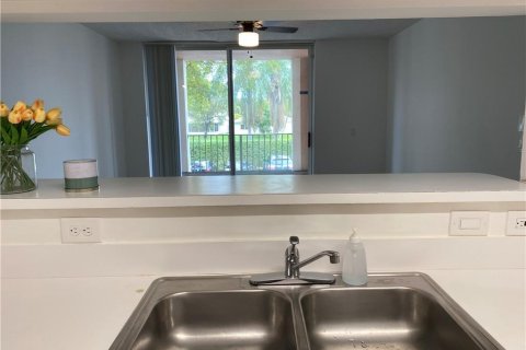 Condo in Miramar, Florida, 2 bedrooms  № 2190752 - photo 10