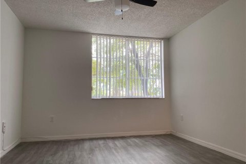 Condo in Miramar, Florida, 2 bedrooms  № 2190752 - photo 13