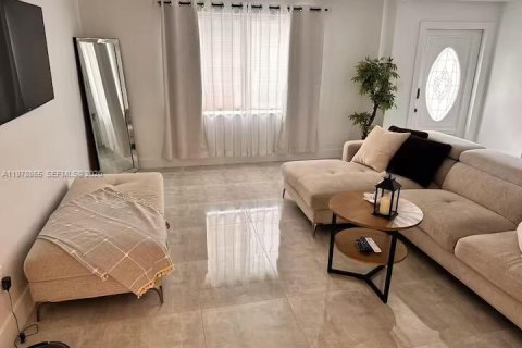 Casa en venta en Fort Lauderdale, Florida, 5 dormitorios, 226.68 m2 № 2046195 - foto 3