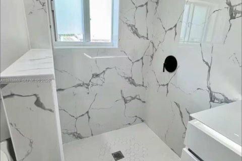 Casa en venta en Fort Lauderdale, Florida, 5 dormitorios, 226.68 m2 № 2046195 - foto 11