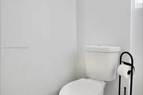 Casa en venta en Fort Lauderdale, Florida, 5 dormitorios, 226.68 m2 № 2046195 - foto 10