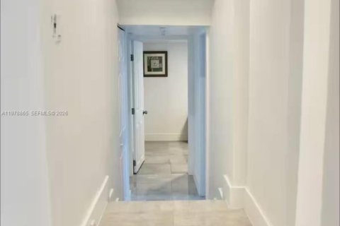 Casa en venta en Fort Lauderdale, Florida, 5 dormitorios, 226.68 m2 № 2046195 - foto 6