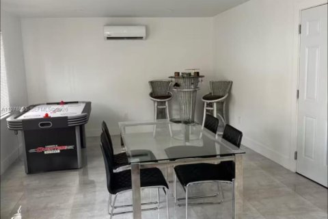 Casa en venta en Fort Lauderdale, Florida, 5 dormitorios, 226.68 m2 № 2046195 - foto 5