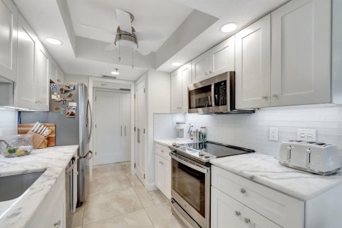 Condo in Lake Worth, Florida, 3 bedrooms  № 2245547 - photo 16