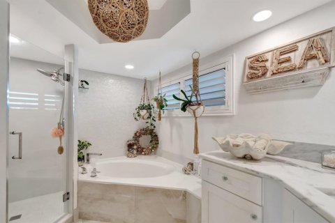 Condo in Lake Worth, Florida, 3 bedrooms  № 2245547 - photo 23