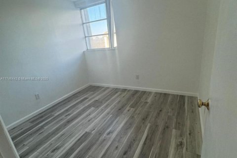 Copropriété à vendre à North Miami Beach, Floride: 2 chambres, 75.72 m2 № 1938624 - photo 10