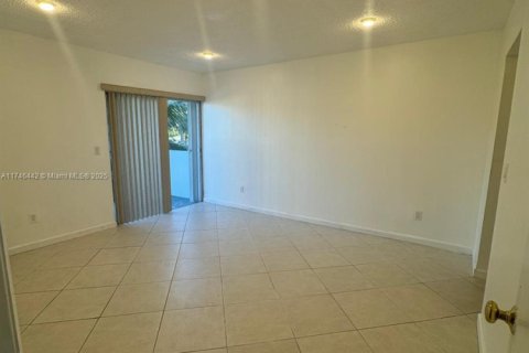 Copropriété à vendre à North Miami Beach, Floride: 2 chambres, 75.72 m2 № 1938624 - photo 4