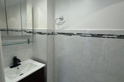 Copropriété à vendre à North Miami Beach, Floride: 2 chambres, 75.72 m2 № 1938624 - photo 8