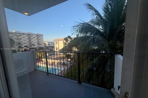 Copropriété à vendre à North Miami Beach, Floride: 2 chambres, 75.72 m2 № 1938624 - photo 5