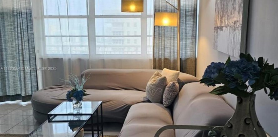 Condo à Sunny Isles Beach, Floride, 2 chambres № 1934516