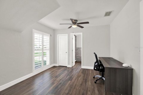 House in Seminole, Florida 4 bedrooms, 209.77 sq.m. № 1823066 - photo 24