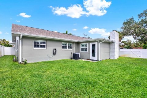 House in Seminole, Florida 4 bedrooms, 209.77 sq.m. № 1823066 - photo 27