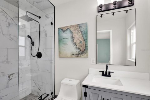 House in Seminole, Florida 4 bedrooms, 209.77 sq.m. № 1823066 - photo 17