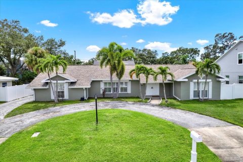 House in Seminole, Florida 4 bedrooms, 209.77 sq.m. № 1823066 - photo 30
