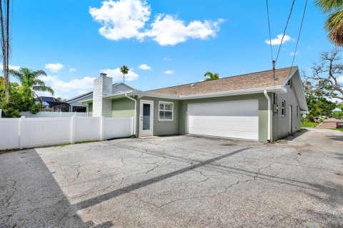 House in Seminole, Florida 4 bedrooms, 209.77 sq.m. № 1823066 - photo 26