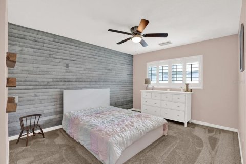 House in Seminole, Florida 4 bedrooms, 209.77 sq.m. № 1823066 - photo 12
