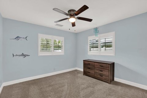 House in Seminole, Florida 4 bedrooms, 209.77 sq.m. № 1823066 - photo 19