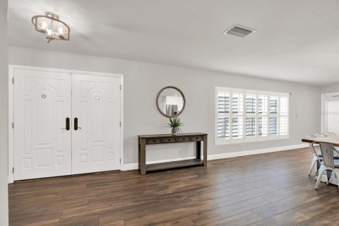 House in Seminole, Florida 4 bedrooms, 209.77 sq.m. № 1823066 - photo 4